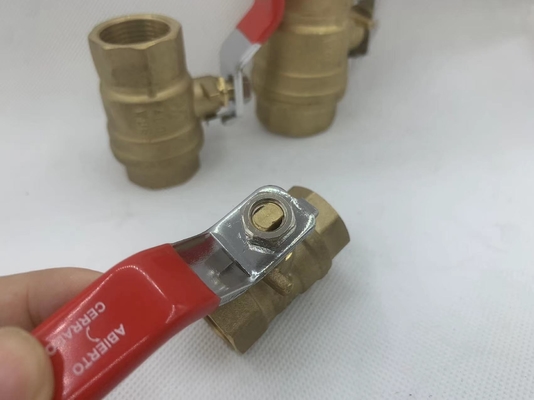 Yuhuan fabrikasında el kontrolü ile motorlu bronz döküm küre valfi